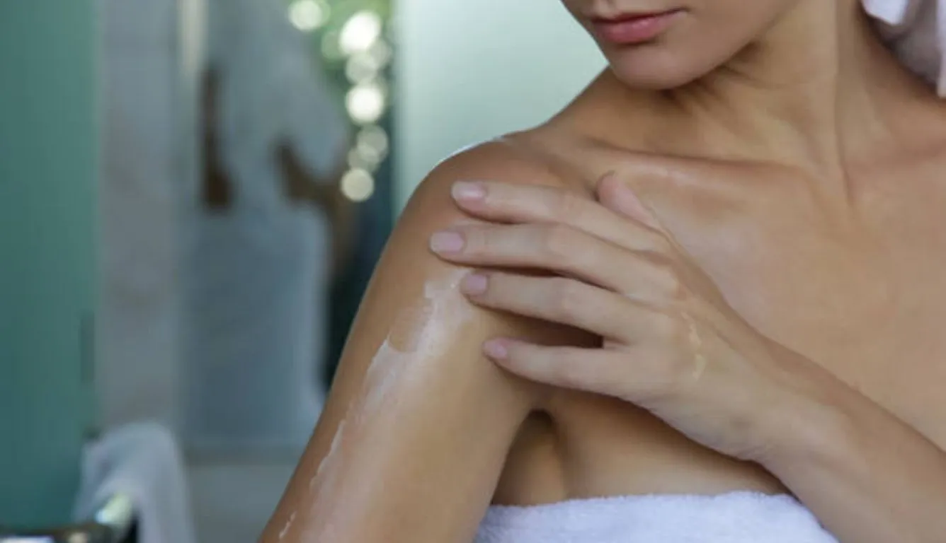 How to Use Body Oil. A Comprehensive Guide